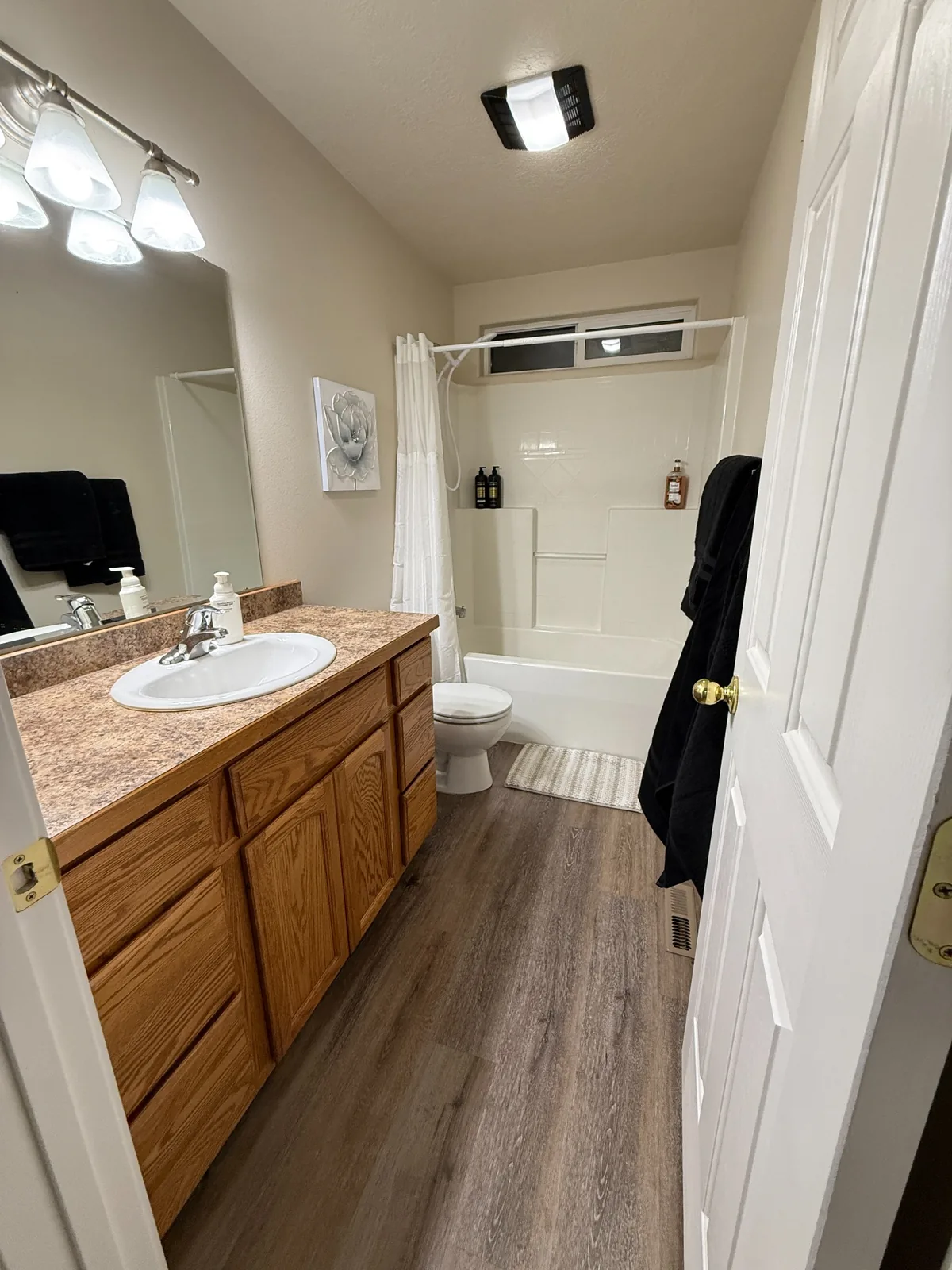 Clean bathroom after Twin Falls Cleaning service